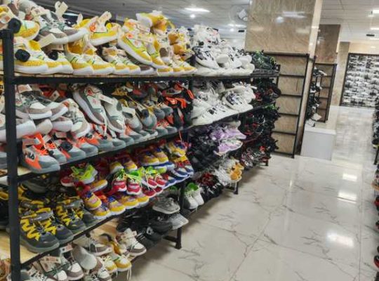 فروشگاه کفش و کتونی طبی در گوهر‌دشت کرج