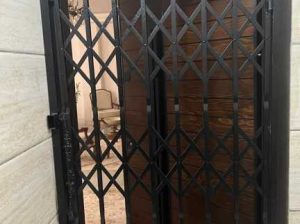 شاخ گوزنی کوره ای، درب آکاردئون کوره ای در شهر زیرآب